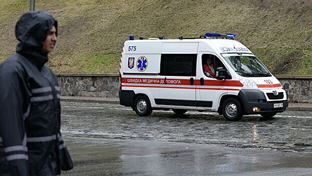 На Украине три человека погибли при столкновении легковушки с грузовиком