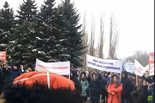 В митинге против присоединения к Ростову участвовали сотни жителей Аксая