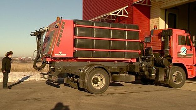 В пензенском аэропорту появилась спецмашина для борьбы с гололедом
