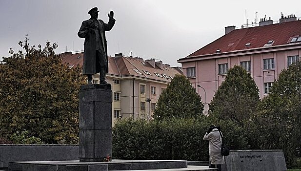 В Праге осквернили памятник маршалу Коневу