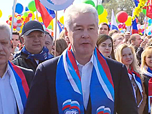 100 тысяч человек прошли по Красной площади на Первомай