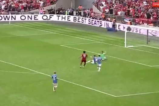 Игрок вынес мяч с линии ворот в падении через себя и спас «Манчестер Сити»