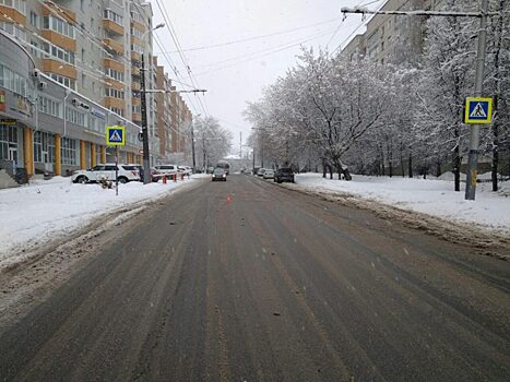 Два пешехода попали под колеса в Калуге