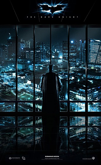 Если у вас возникает вопрос, почему при наличии супергероя в городе, процветает преступность, — взгляните на этот плакат. Ведь весь взор Бэтмена закрывает рама окна.