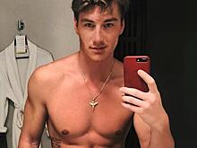 Алексей Воробьев примерил красные трусы супермена