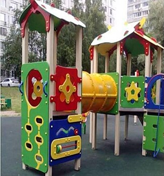 С детской площадки на Дубнинской удалили вандальные надписи