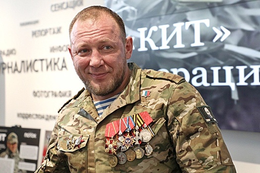 Герой России Олег Суворов рассказал об операциях в Авдеевке, Торецке и Судже