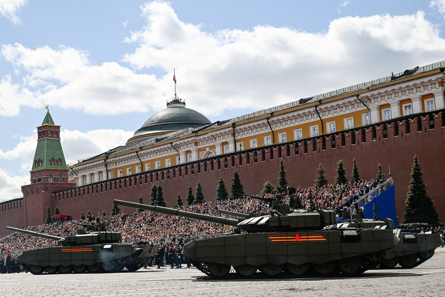 Подполковник Дэвис: парад в Москве доказывает, что Украину ждет поражение