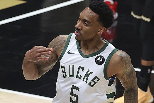 Джефф Тиг назвал всех белых баскетболистов, кроме Кевина Лава и Кайла Синглера, «слабыми»