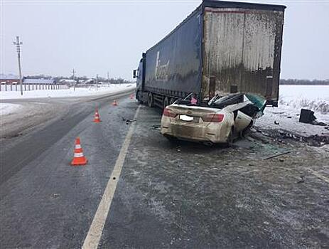 Около Красного Яра водитель Toyota погиб, столкнувшись с грузовиком