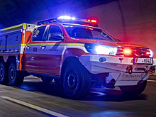 Toyota Hilux превратили в трехосную пожарную машину