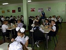 Пензенских школьников бесплатно покормили после линейки