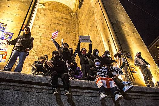 Стычки протестующих с полицией начались в Тбилиси