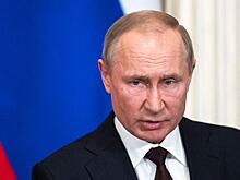 Путин наложил вето на принятый Госдумой закон о СМИ