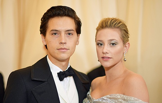 Лили Рейнхарт Подтвердила, Что Они С Коулом Спроусом По-Прежнему Встречаются  — Рамблер/Новости