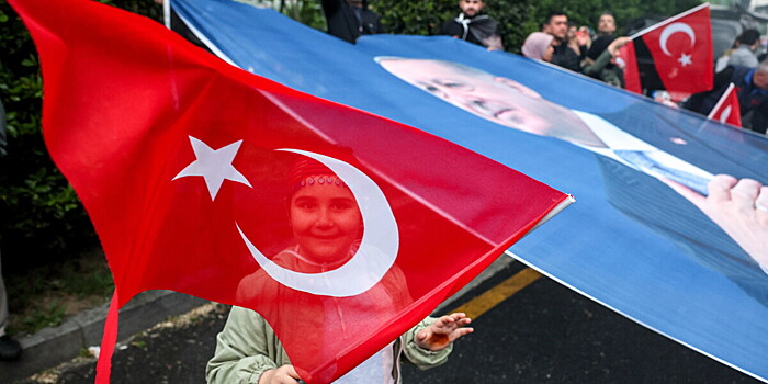 Сторонники Эрдогана в Стамбуле и Анкаре начали праздновать его победу на выборах