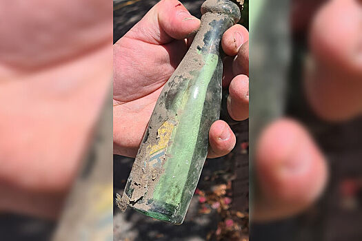 Рабочие во время ремонта нашли бутылку с посланием из прошлого