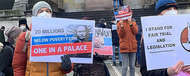 В городах по всему миру прошли акции в поддержку Навального