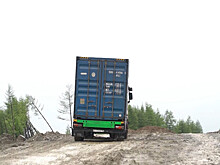 Водная ловушка: на Колыме размыло участок трассы