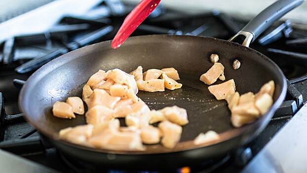Перечислены продукты, которые испортятся при жарке на подсолнечном масле