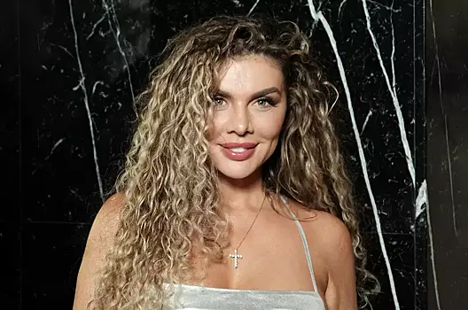 Анна Седокова уехала в южную страну вместе с известным рэпером