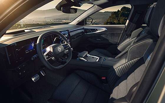 Приветственный трек для этого кроссовера написал сам маэстро Жан-Мишель Жарр