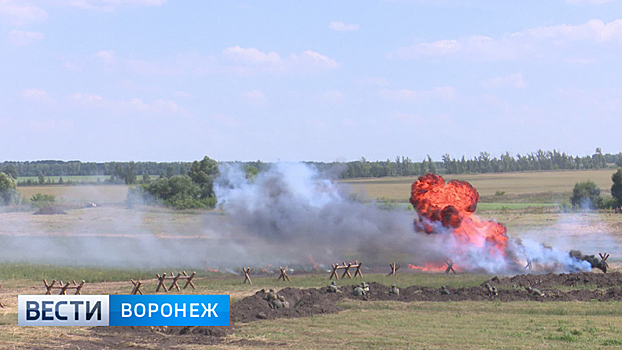 Под Воронежем реконструкторы показали огонь и ярость Курской битвы