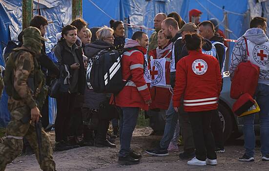 За день с территории "Азовстали" эвакуировали 51 мирного жителя