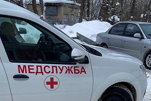 Мужчина и два подростка пострадали, облившись азотной кислотой