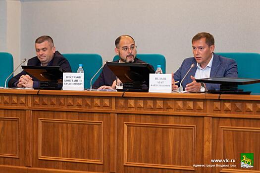 Общественные наблюдатели посетили очередное расширенное совещание, прошедшее под руководством главы Владивостока