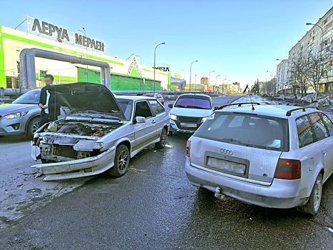 Попавший в аварию автолюбитель попросил откликнуться свидетелей ДТП в Кемерове