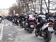 В Екатеринбурге 1300 байкеров приняли участие в открытии мотосезона