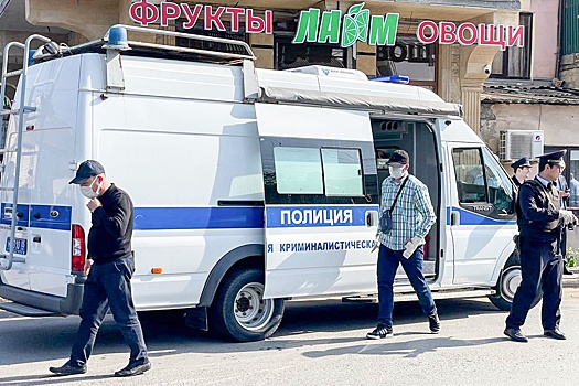 Полицейских, отразивших вооруженное нападение в Махачкале, наградили медалями