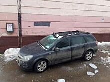 В ГИБДД Петербурга рассказали, что делать если на машину упал лед