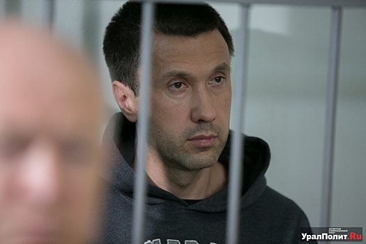 Обвиняемый в коррупции бывший свердловский министр поздравил женщин-медиков