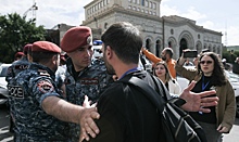 В Ереване полиция начала задерживать активистов оппозиции