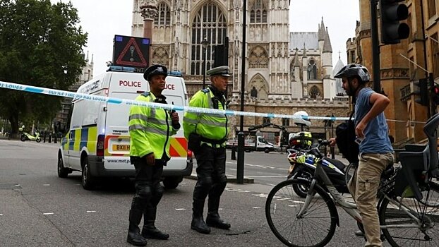 Times: в Великобритании могут запретить движение автотранспорта у здания парламента