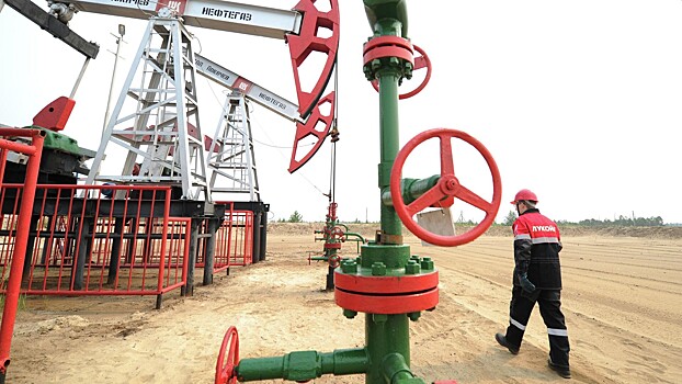 Болгария договорилась с "Лукойлом" об экспорте нефти в ЕС в обход санкций