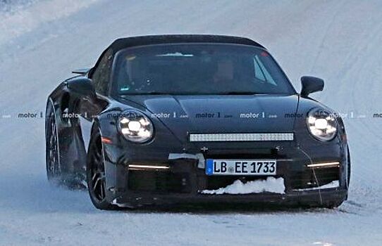 Кабриолет Porsche 911 Turbo S тестируется в сугробах