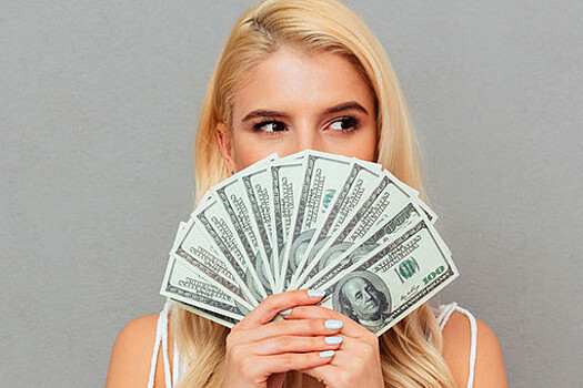 Экономист оценил данные о нехватке россиянам денег на еду и одежду