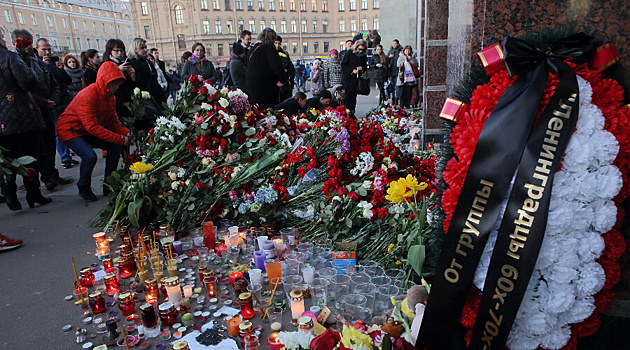 Память сквозь года. Сегодня в Петербурге вспоминают жертв теракта в метрополитене