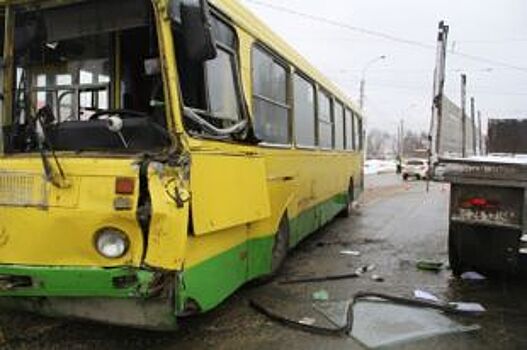 Число пострадавших в ДТП с автобусом и грузовиком в Липецке выросло до пяти