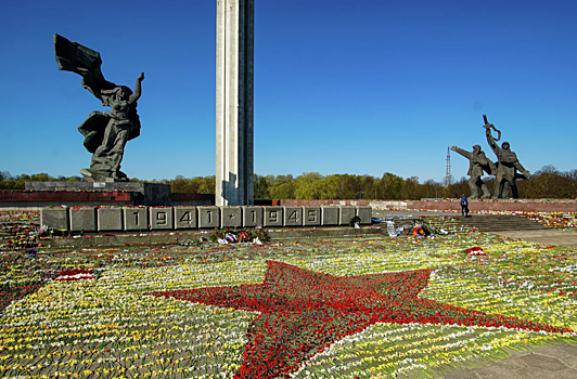 Подсчитана стоимость демонтажа памятника Освободителям в Риге