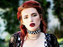 Без стыда! 20-летняя Белла Торн оголила пышную грудь