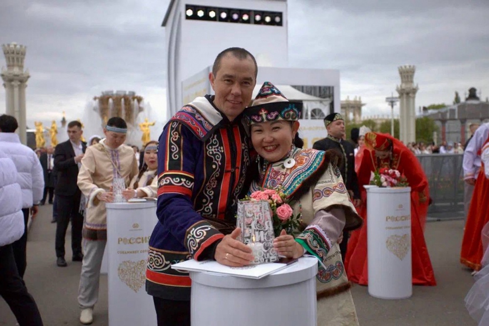 Дальневосточники приняли участие в массовой свадьбе на выставке «Россия»