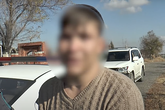 Угонщик на Lexus заехал на кладбище и снес могильные ограждения