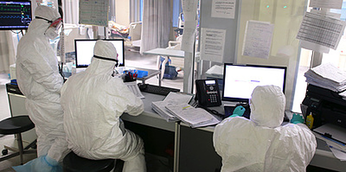 "Супер-распространители" и максимум смертей за неделю. Главное о коронавирусе за 11 июля