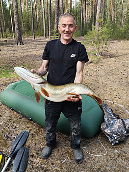 Рыбак из ХМАО поймал семикилограммовую щуку на озере Арантур