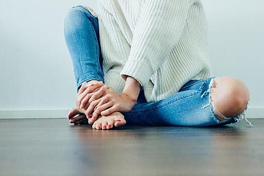 Почему женщинам вредно носить узкие джинсы