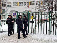 Пришедшего в московскую школу с ножом подростка увезли на скорой помощи